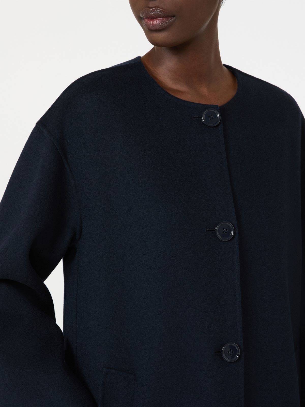 The round neckline and wool surface